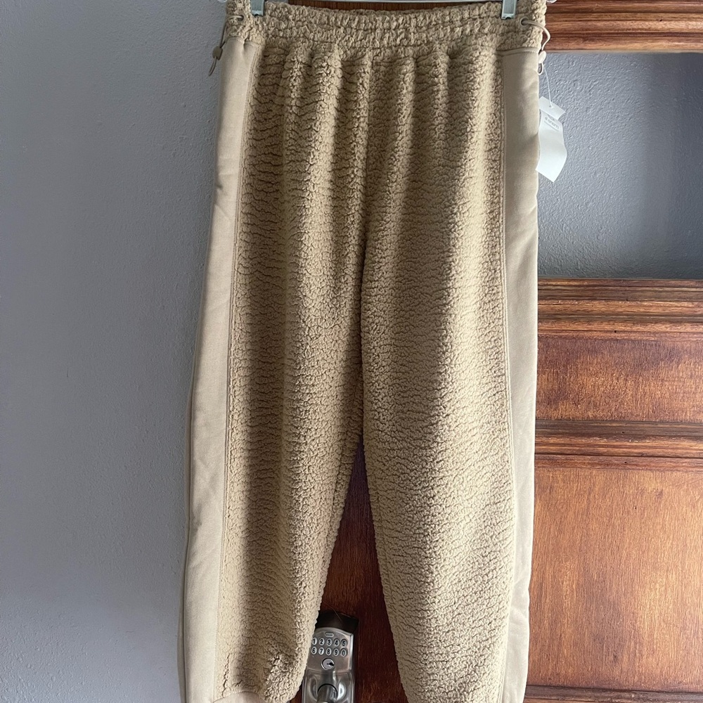 NWT Mono B Tan Bear Hug Lounge Set - Picture 3 of 14